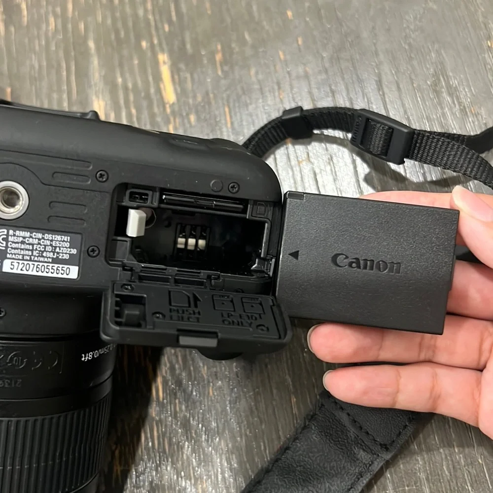 Canon EOS REBEL T7